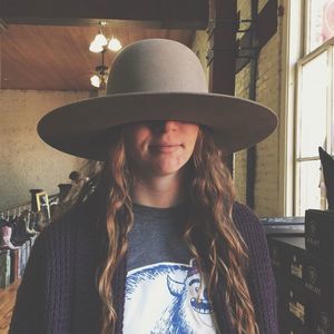 Meet your Posher, Elle